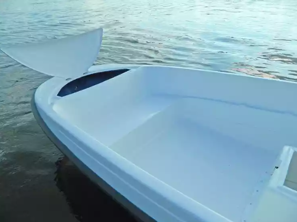 Стеклопластиковая лодка Пингвин с консолью (тримаран) в Ярославле