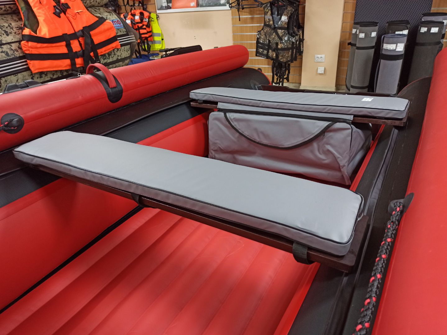 КОМПЛЕКТ МЯГКИХ НАКЛАДОК С СУМКОЙ ДЛЯ ЛОДОК 90Х20 СЕРЫЙ в Ярославле