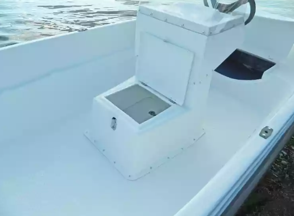 Стеклопластиковая лодка Пингвин с консолью (тримаран) в Ярославле