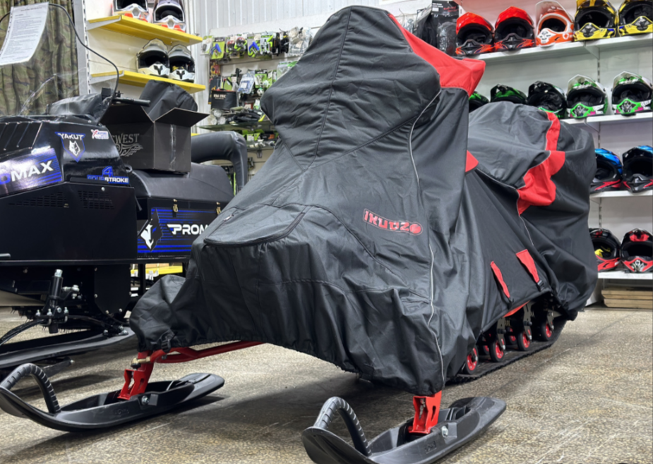 Чехол транспорт. снегохода IKUDZO HUNTER черно-красный Оксфорд ПРЕМИУМ качества с лого IKUDZO в Ярославле