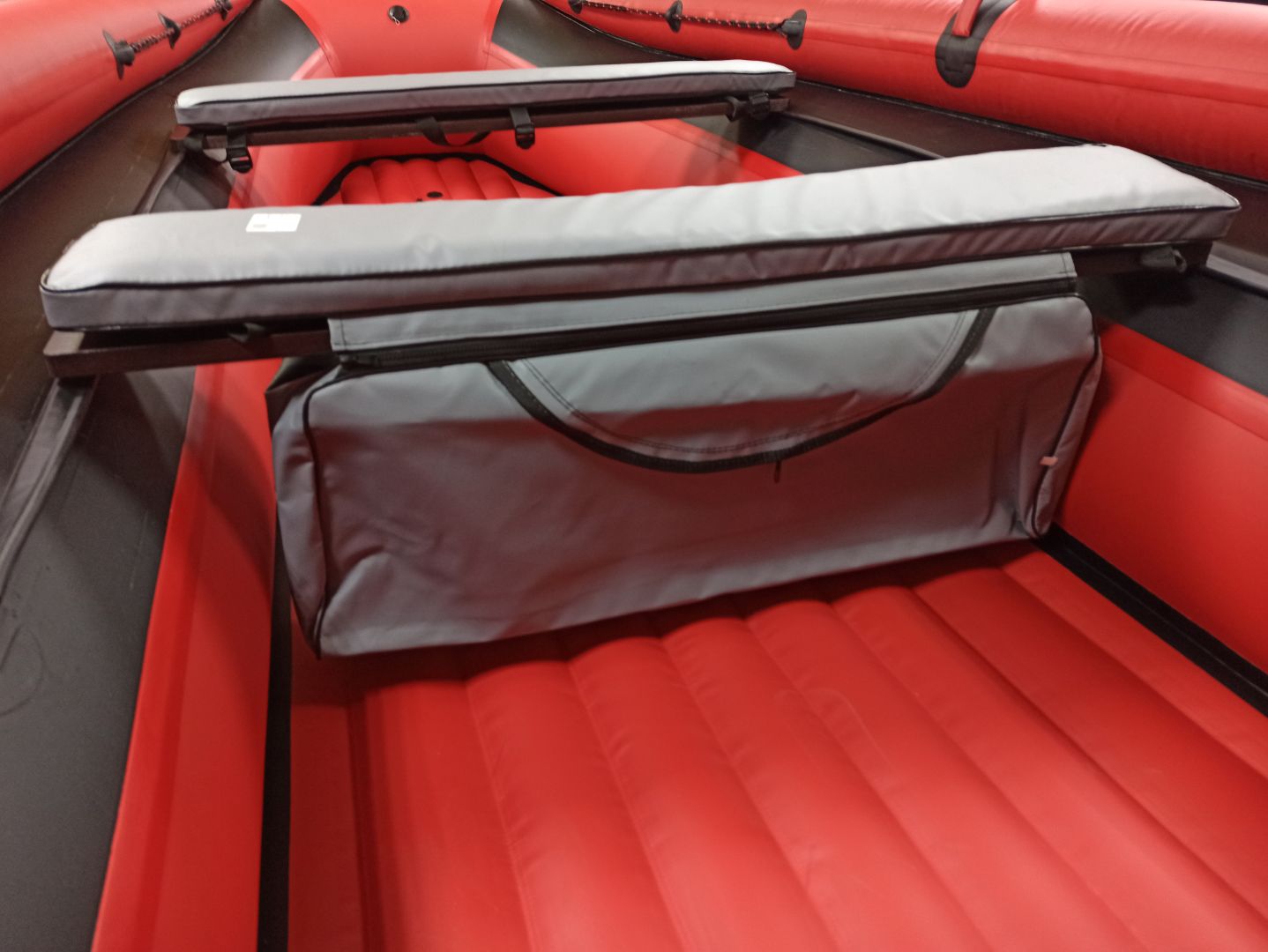 КОМПЛЕКТ МЯГКИХ НАКЛАДОК С СУМКОЙ ДЛЯ ЛОДОК 90Х20 СЕРЫЙ в Ярославле