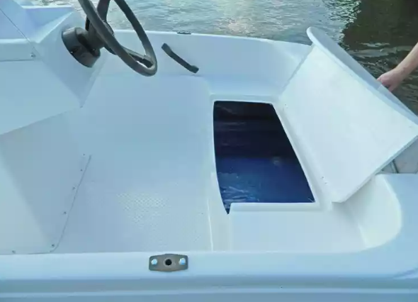 Стеклопластиковая лодка Пингвин с консолью (тримаран) в Ярославле